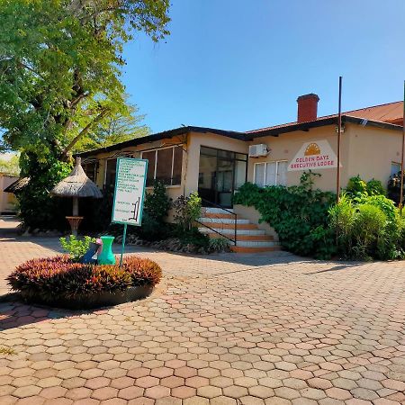 Golden Days Lodge Лівінґстон Екстер'єр фото