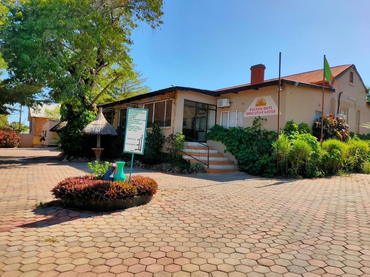 Golden Days Lodge Лівінґстон Екстер'єр фото