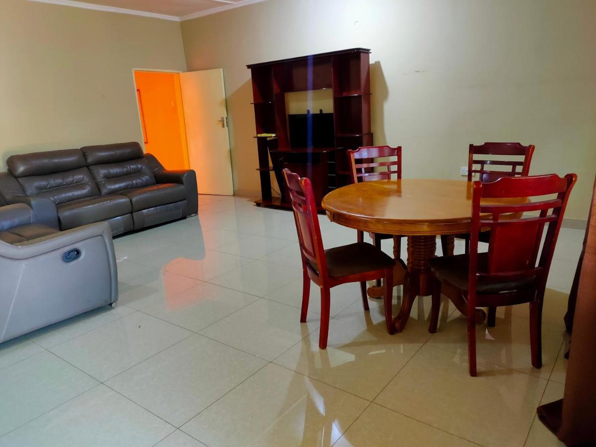 Golden Days Lodge Лівінґстон Екстер'єр фото