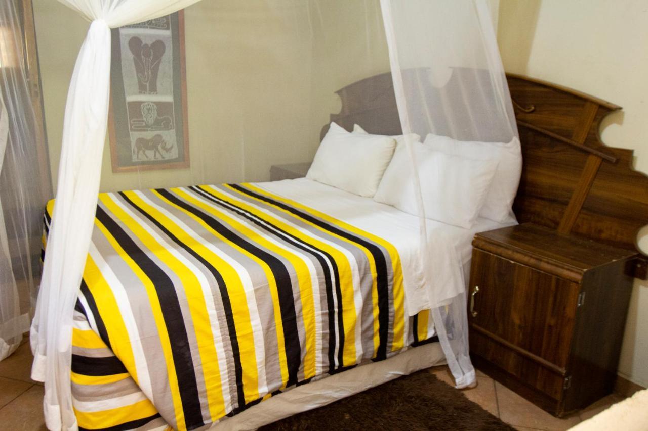 Golden Days Lodge Лівінґстон Екстер'єр фото