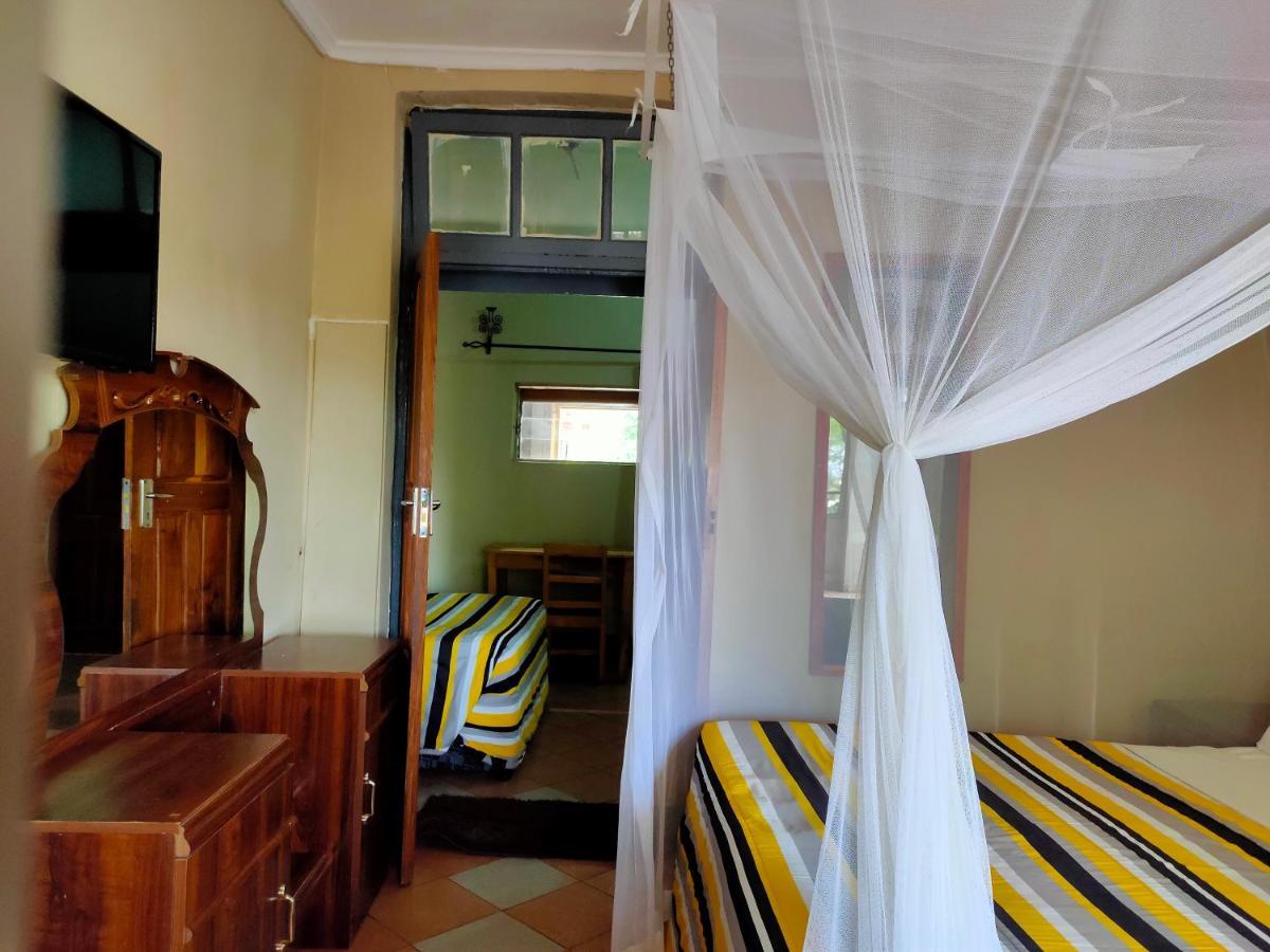 Golden Days Lodge Лівінґстон Екстер'єр фото
