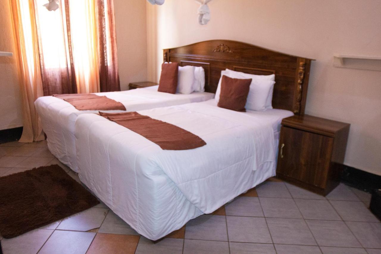 Golden Days Lodge Лівінґстон Екстер'єр фото