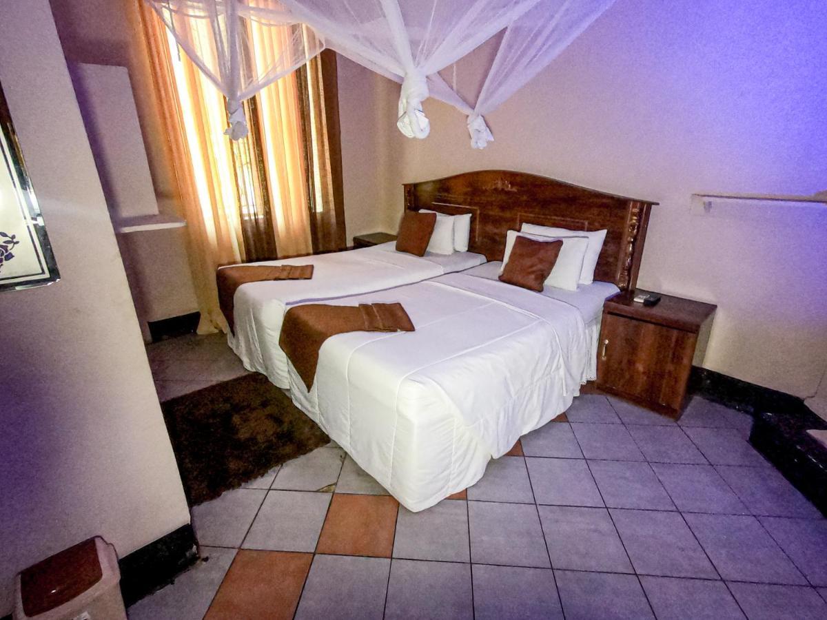 Golden Days Lodge Лівінґстон Екстер'єр фото