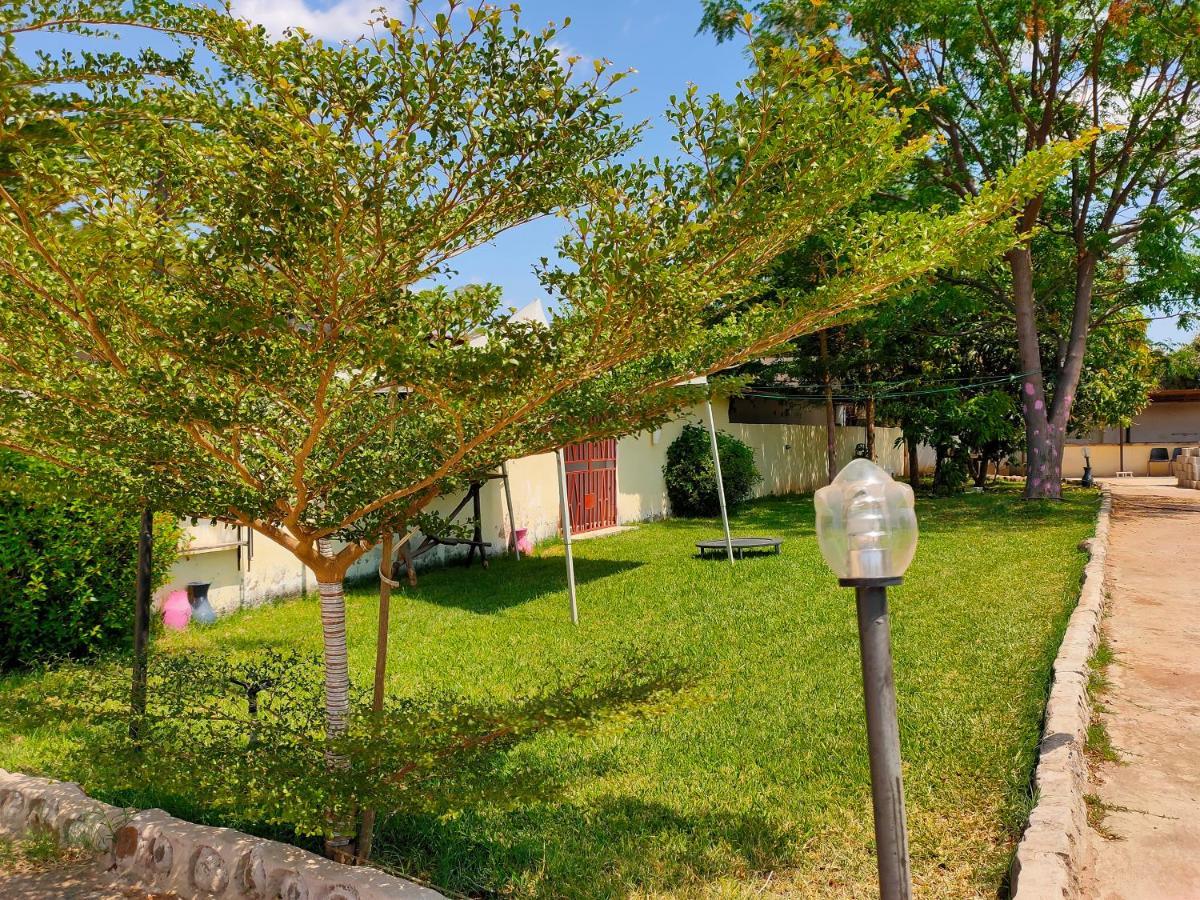 Golden Days Lodge Лівінґстон Екстер'єр фото
