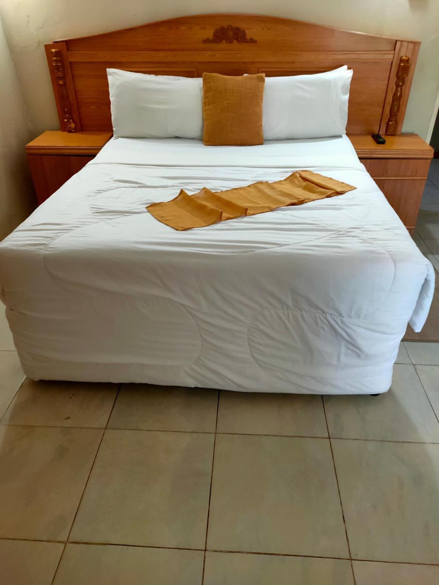 Golden Days Lodge Лівінґстон Екстер'єр фото