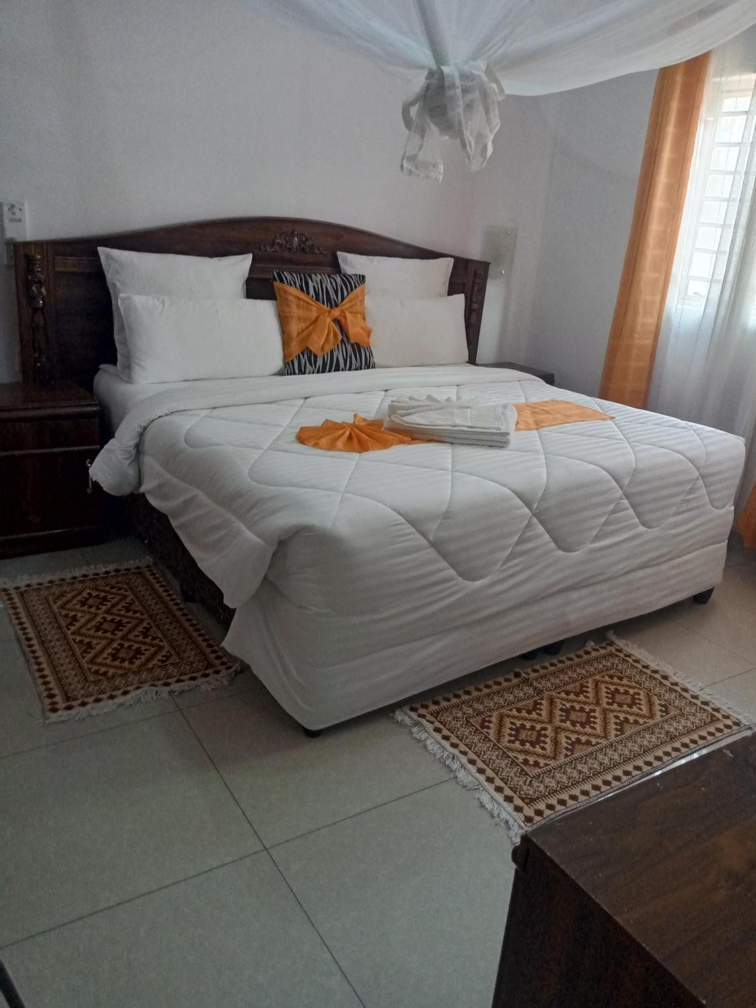 Golden Days Lodge Лівінґстон Екстер'єр фото