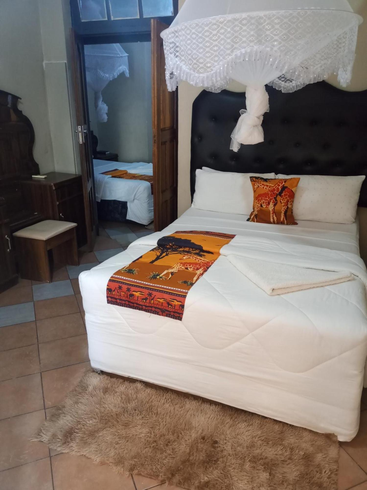 Golden Days Lodge Лівінґстон Екстер'єр фото