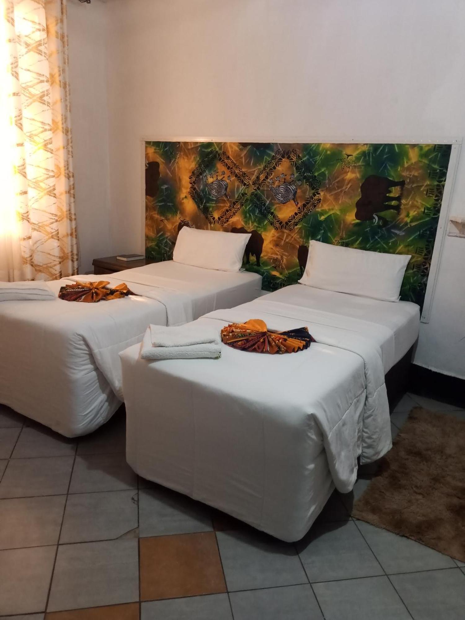 Golden Days Lodge Лівінґстон Екстер'єр фото
