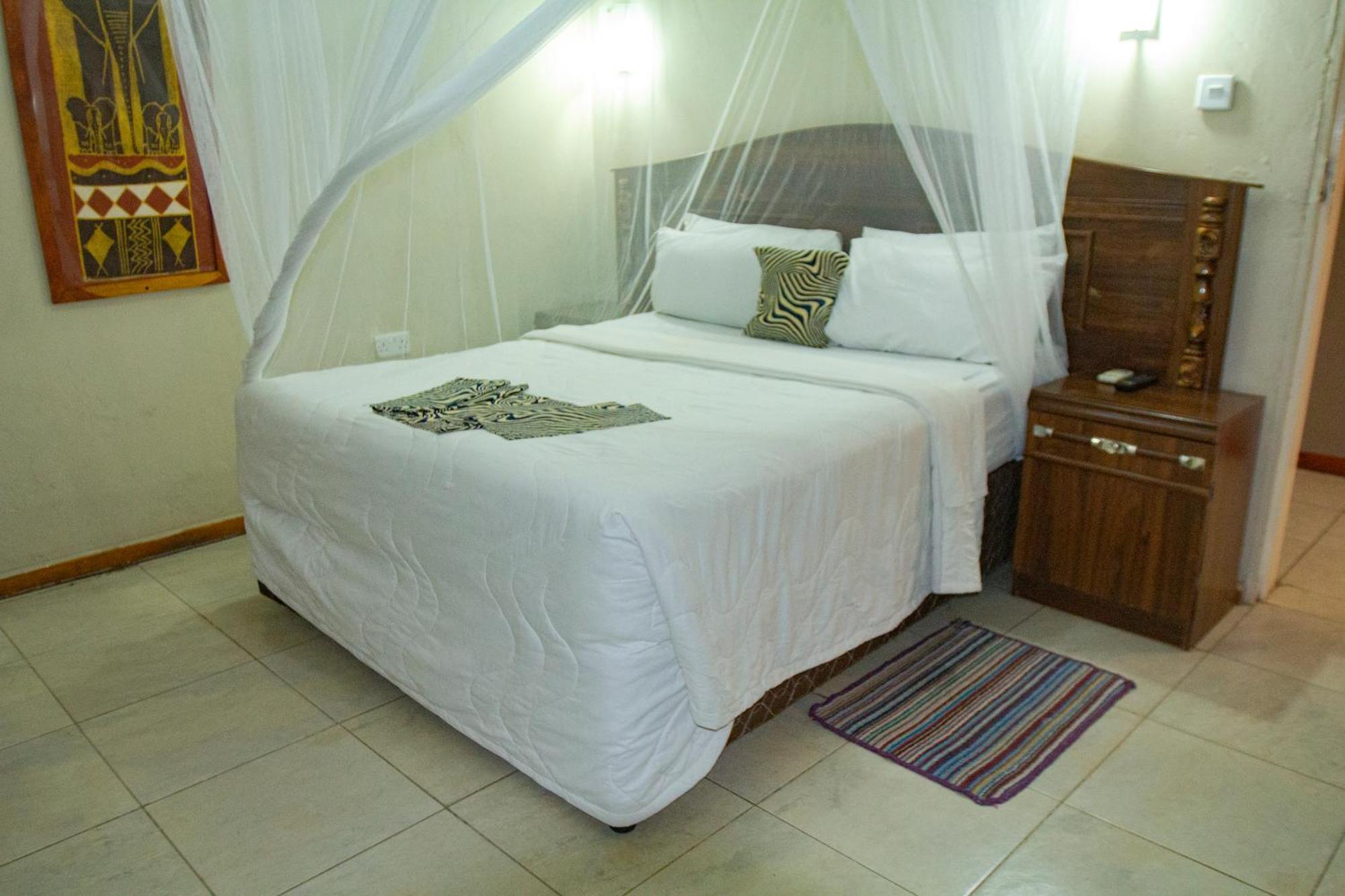 Golden Days Lodge Лівінґстон Екстер'єр фото