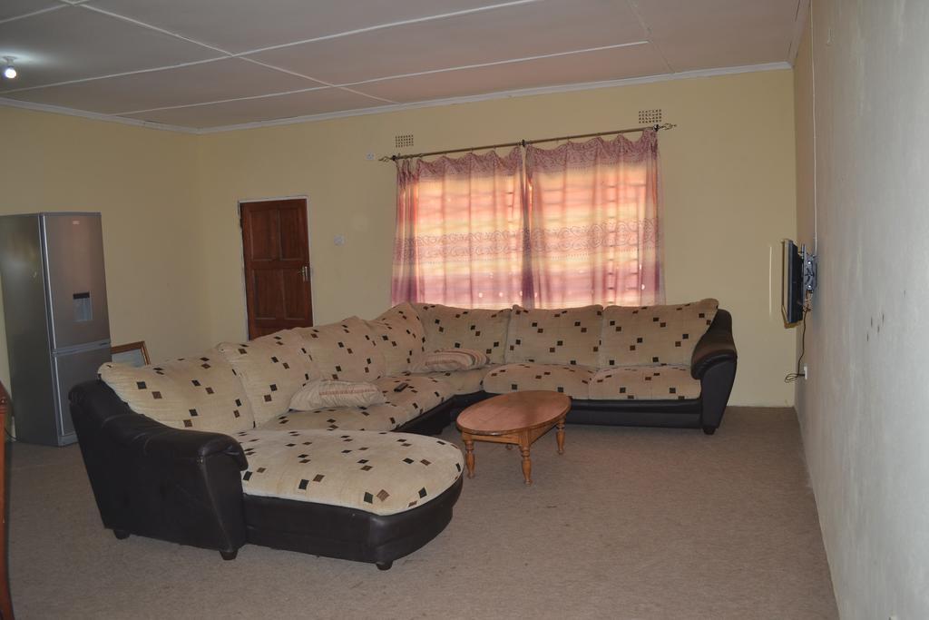 Golden Days Lodge Лівінґстон Екстер'єр фото