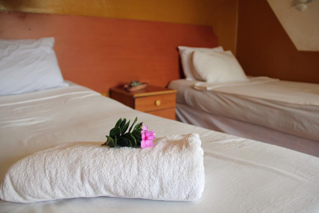 Golden Days Lodge Лівінґстон Екстер'єр фото