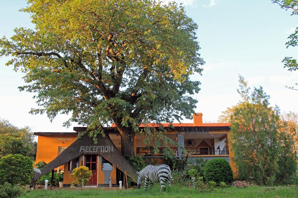 Golden Days Lodge Лівінґстон Екстер'єр фото
