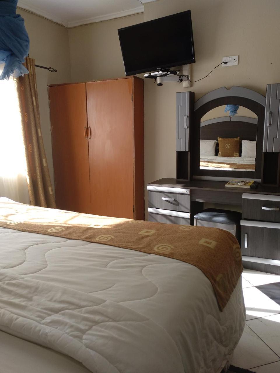 Golden Days Lodge Лівінґстон Екстер'єр фото